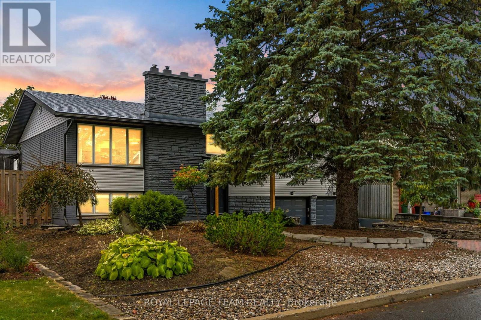 1856 Playfair Drive, Ottawa, Ontario  K1H 5S1 - Photo 4 - X12503644