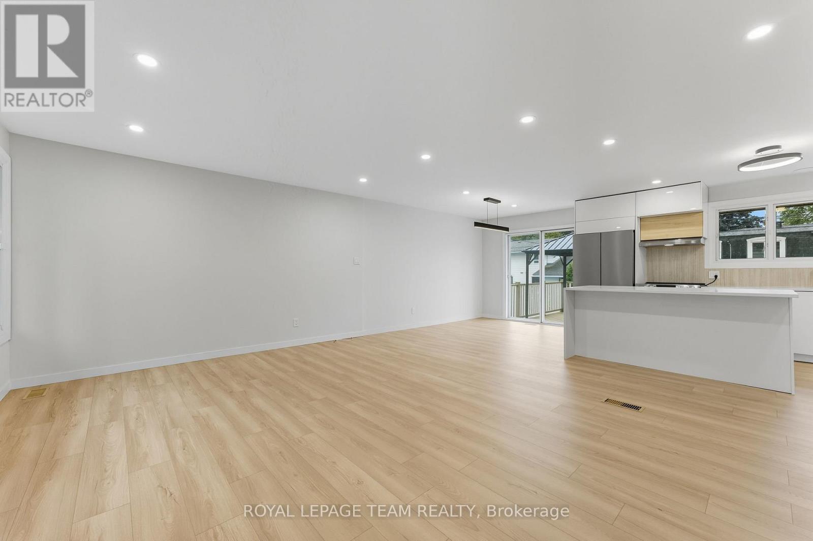 1856 Playfair Drive, Ottawa, Ontario  K1H 5S1 - Photo 8 - X12503644