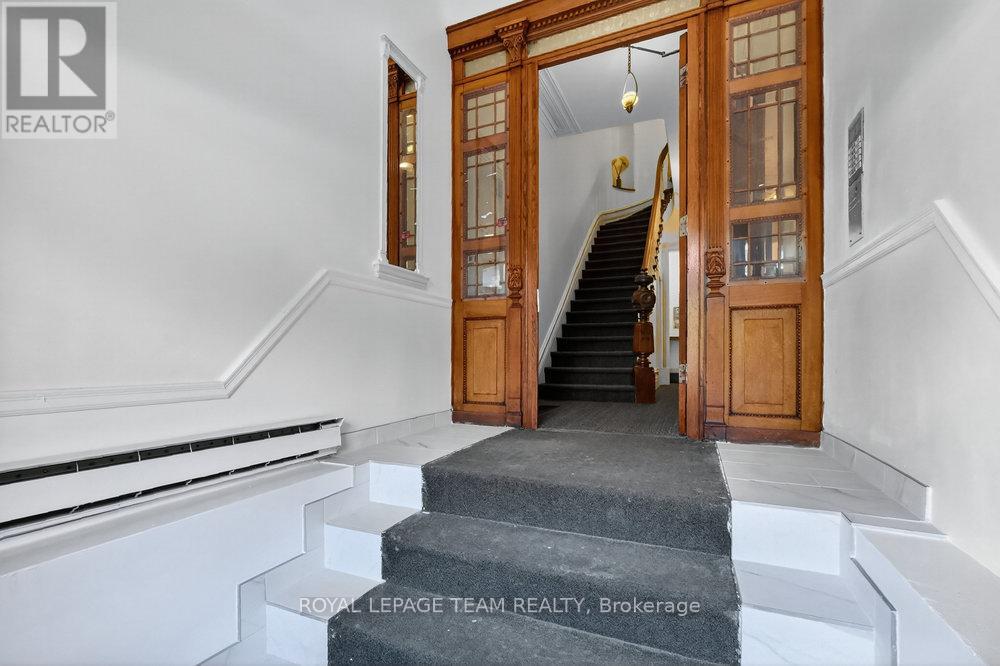 260 Somerset Street W, Ottawa, Ontario  K2P 0J6 - Photo 3 - X12503684
