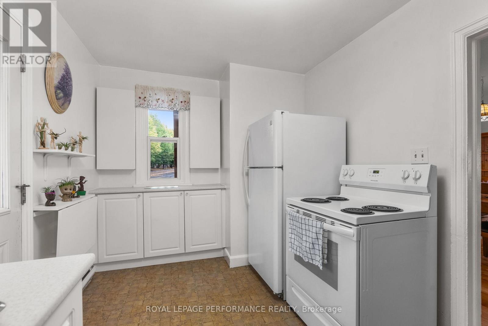 72 Dagmar Avenue, Ottawa, Ontario  K1L 5T4 - Photo 11 - X12503748