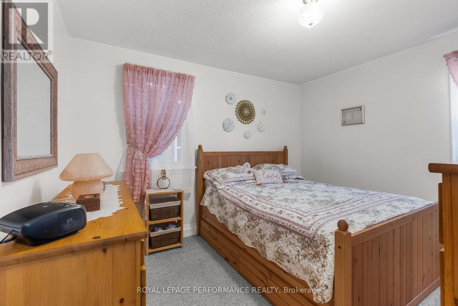 72 Dagmar Avenue, Ottawa, Ontario  K1L 5T4 - Photo 12 - X12503748
