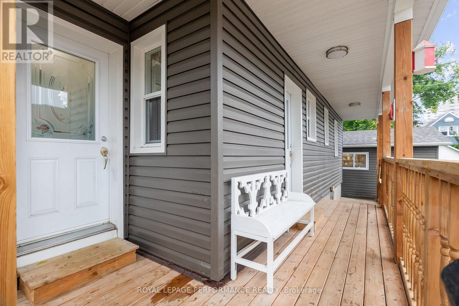 72 Dagmar Avenue, Ottawa, Ontario  K1L 5T4 - Photo 3 - X12503748