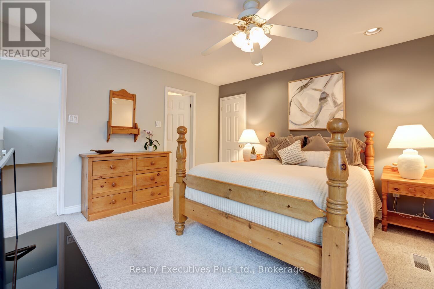 322 Pine Avenue, Oakville, Ontario  L6J 2J9 - Photo 33 - W12503642