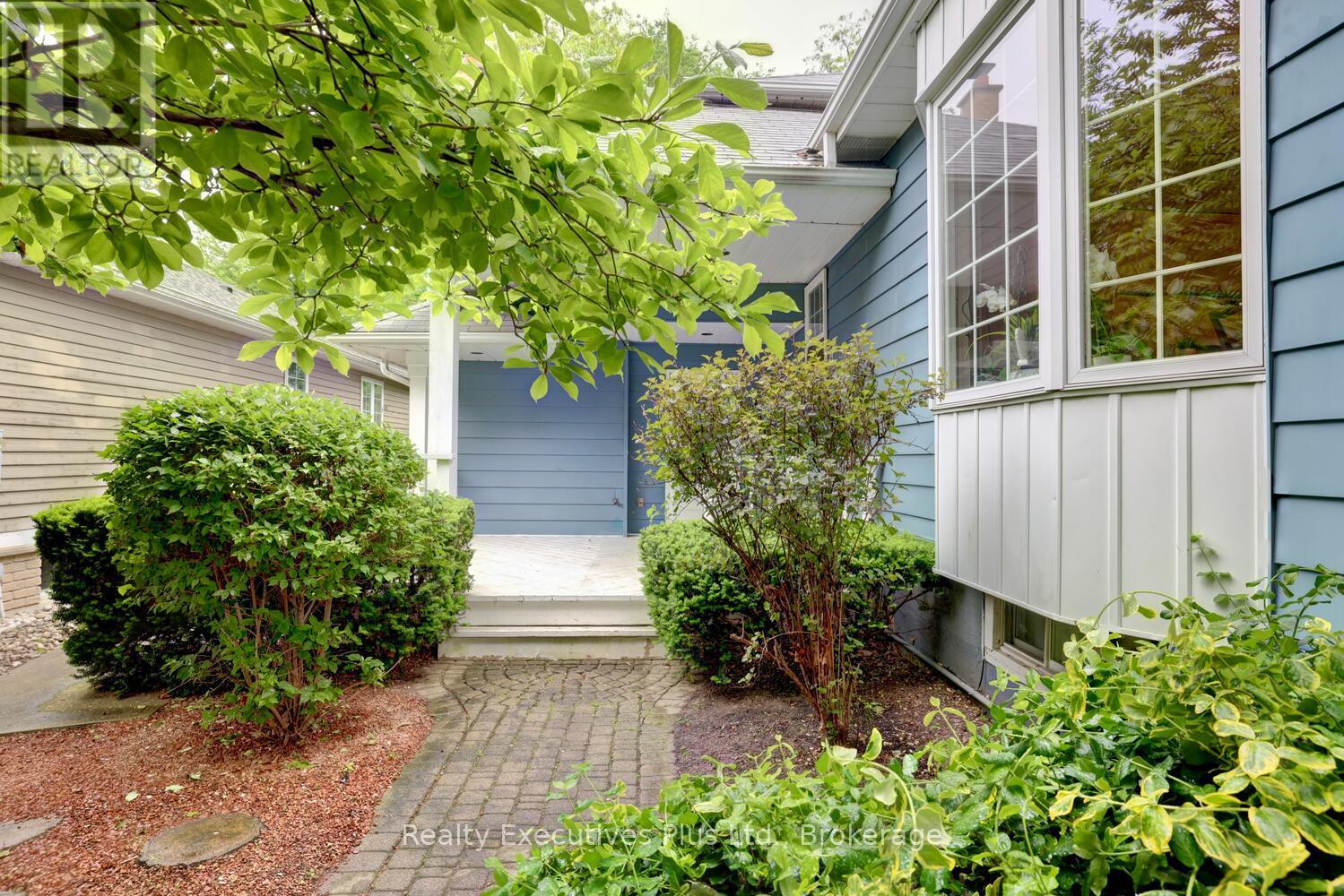 322 Pine Avenue, Oakville, Ontario  L6J 2J9 - Photo 8 - W12503642