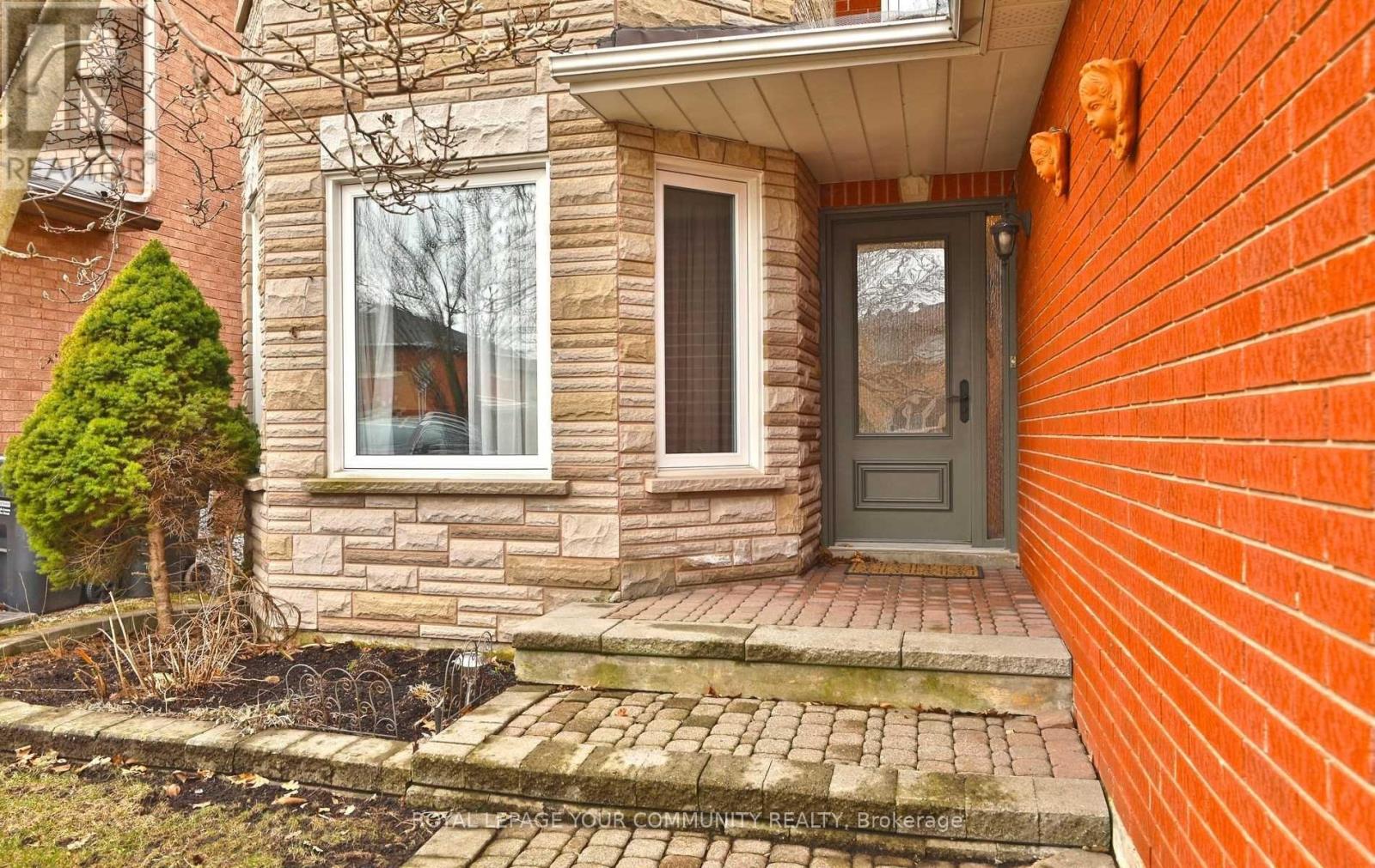 3144 Eden Oak Crescent, Mississauga, Ontario  L5L 5V1 - Photo 2 - W12503300