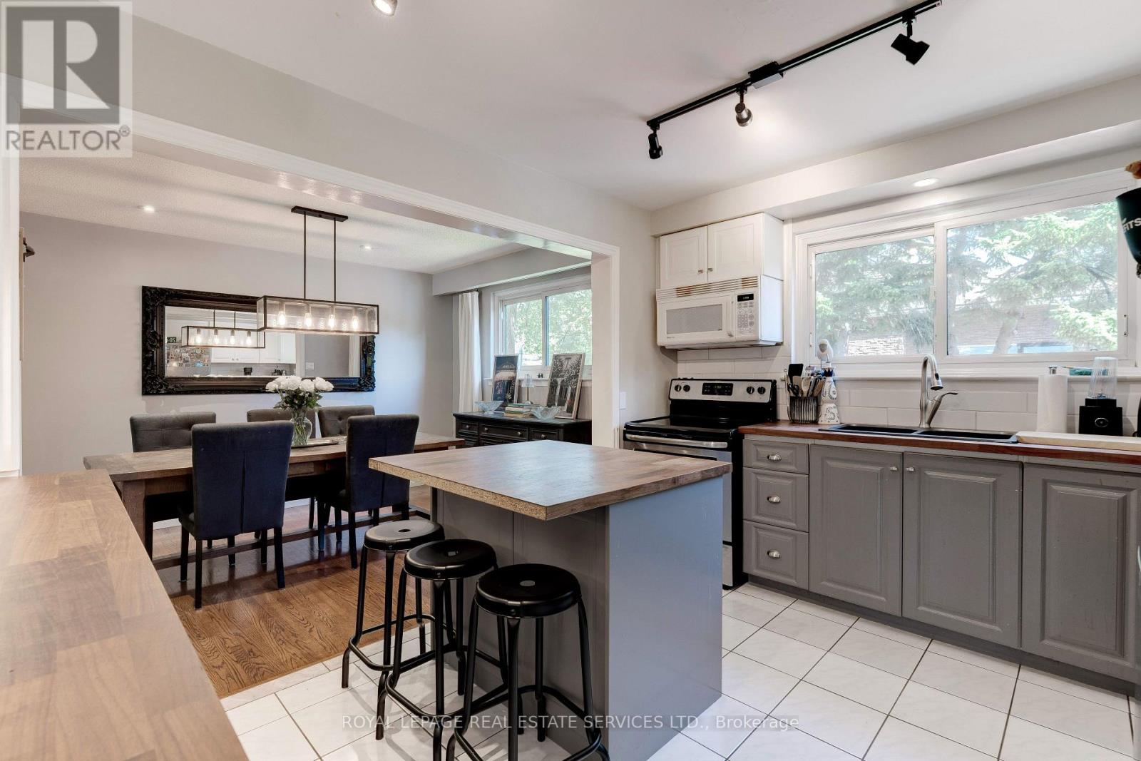 297 Sunset Drive, Oakville, Ontario  L6L 3M5 - Photo 12 - W12503310