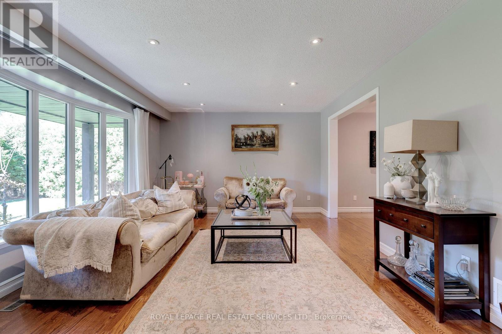 297 Sunset Drive, Oakville, Ontario  L6L 3M5 - Photo 5 - W12503310