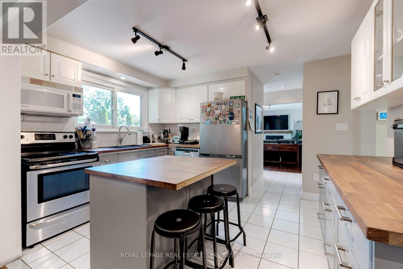 297 Sunset Drive, Oakville, Ontario  L6L 3M5 - Photo 9 - W12503310