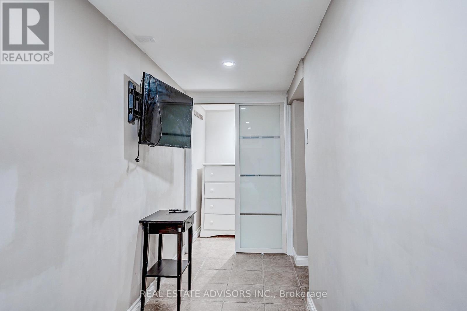 1228 Jane Street N, Toronto, Ontario  M6M 4X7 - Photo 10 - W12503324