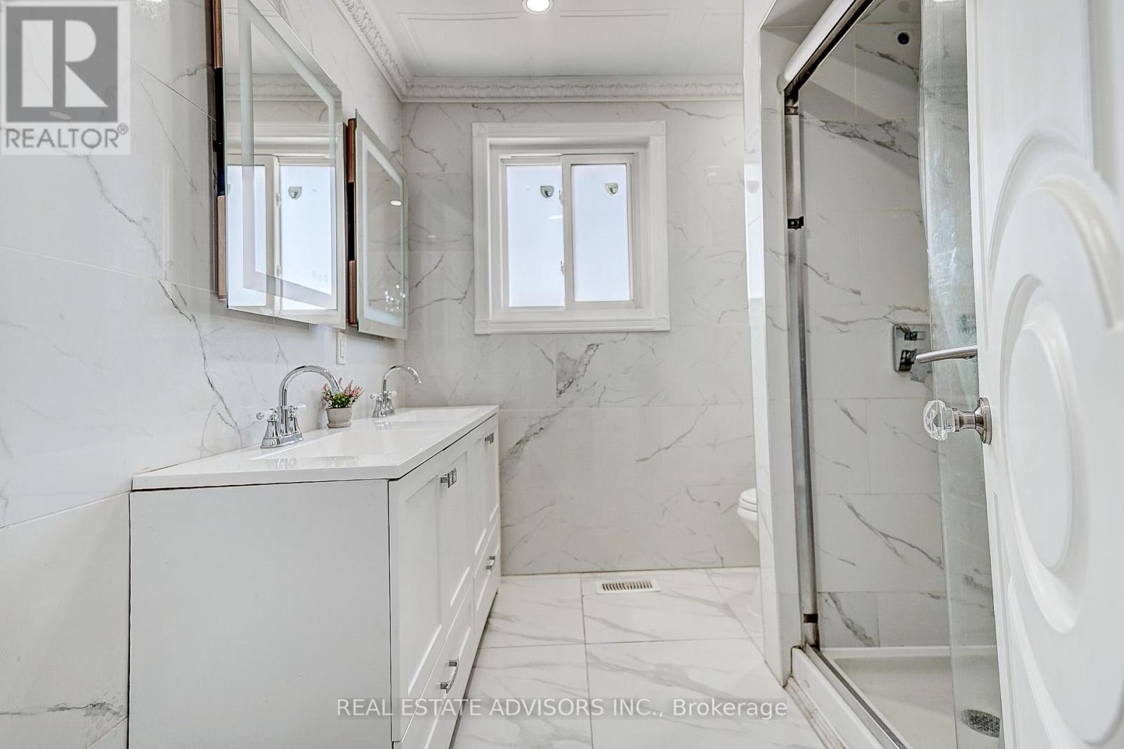 1228 Jane Street N, Toronto, Ontario  M6M 4X7 - Photo 17 - W12503324