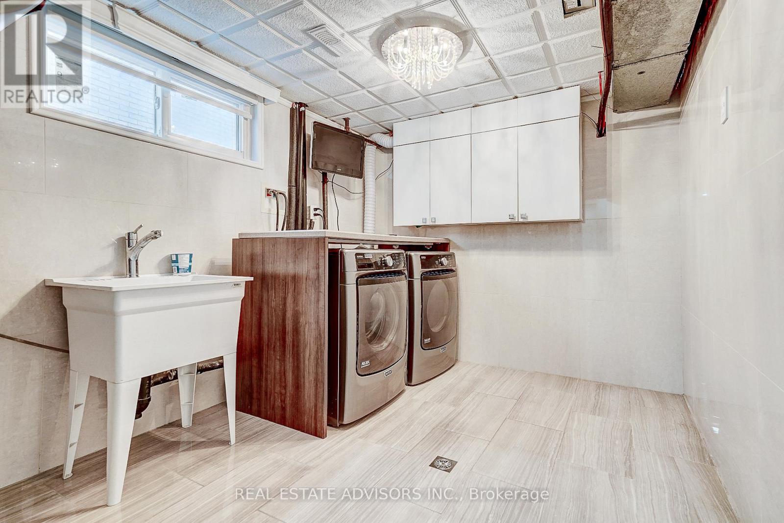 1228 Jane Street N, Toronto, Ontario  M6M 4X7 - Photo 21 - W12503324