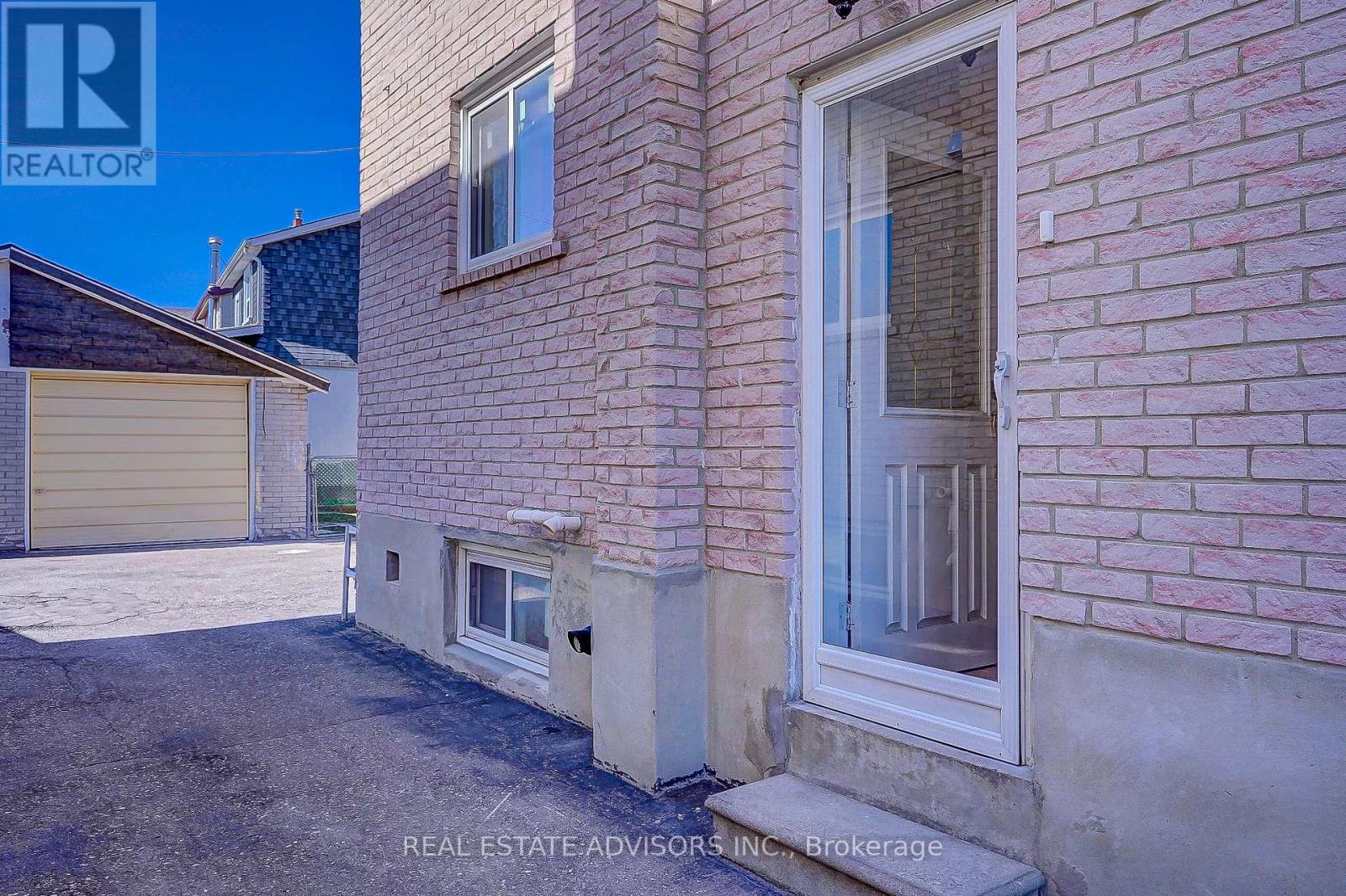 1228 Jane Street N, Toronto, Ontario  M6M 4X7 - Photo 27 - W12503324