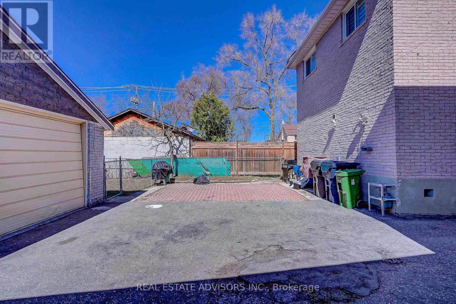 1228 Jane Street N, Toronto, Ontario  M6M 4X7 - Photo 28 - W12503324