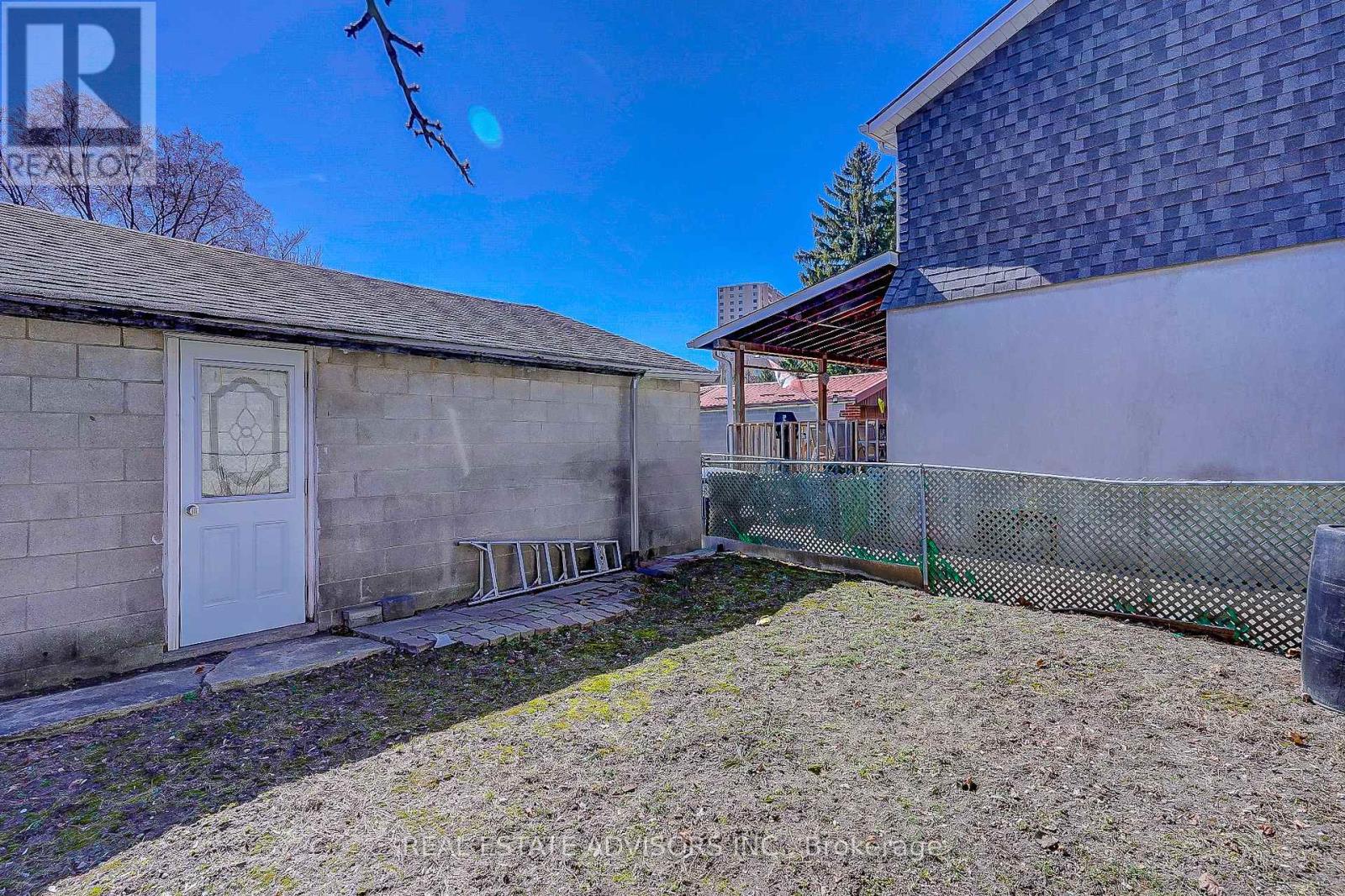 1228 Jane Street N, Toronto, Ontario  M6M 4X7 - Photo 29 - W12503324