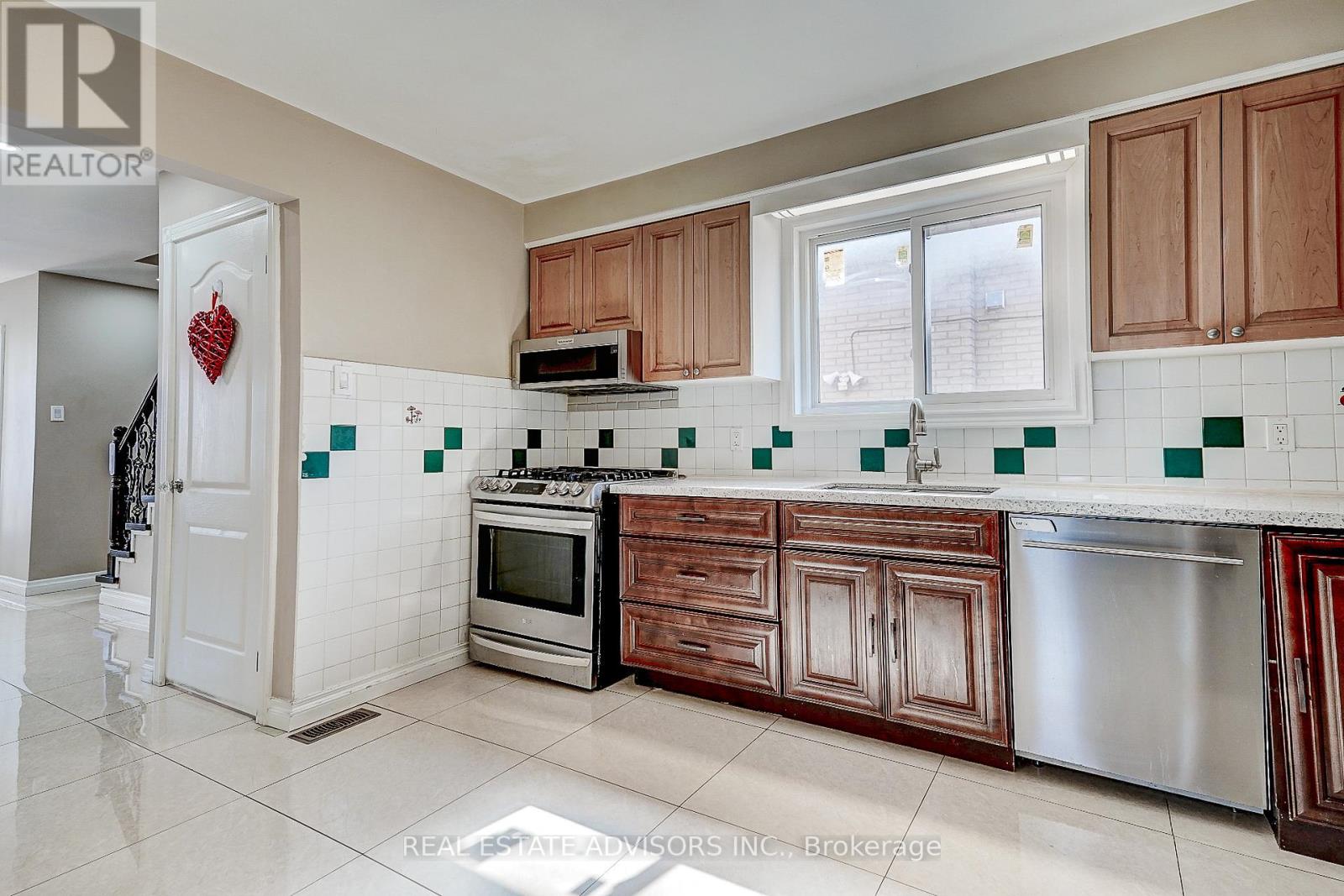 1228 Jane Street N, Toronto, Ontario  M6M 4X7 - Photo 6 - W12503324