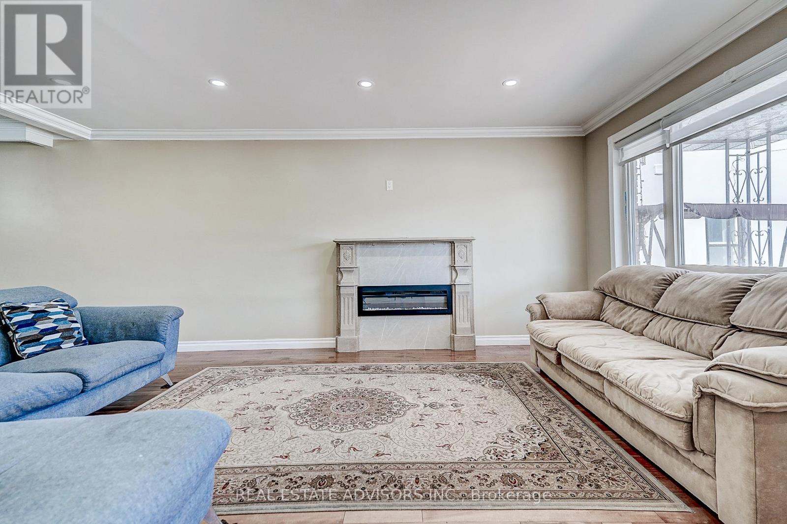 1228 Jane Street N, Toronto, Ontario  M6M 4X7 - Photo 8 - W12503324