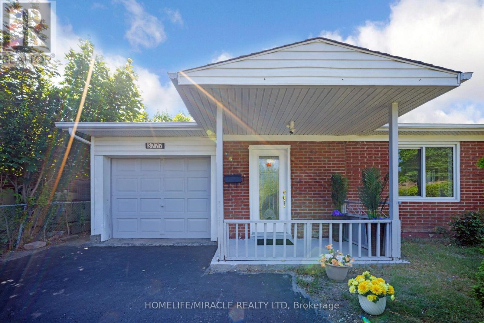 Property at 3777 WOODRUFF CRESCENT image 2