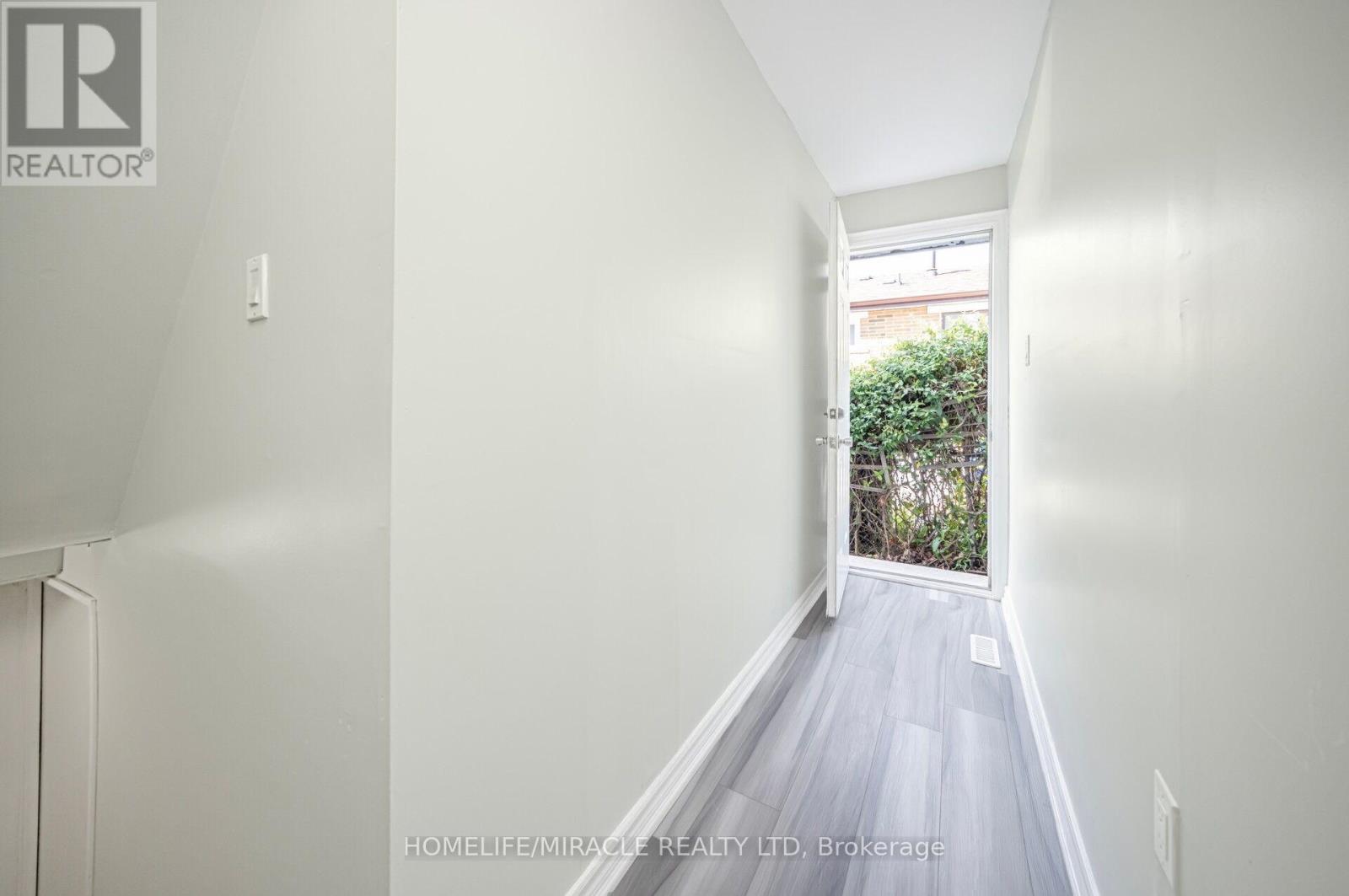 3777 Woodruff Crescent, Mississauga, Ontario  L4T 1T8 - Photo 30 - W12503348