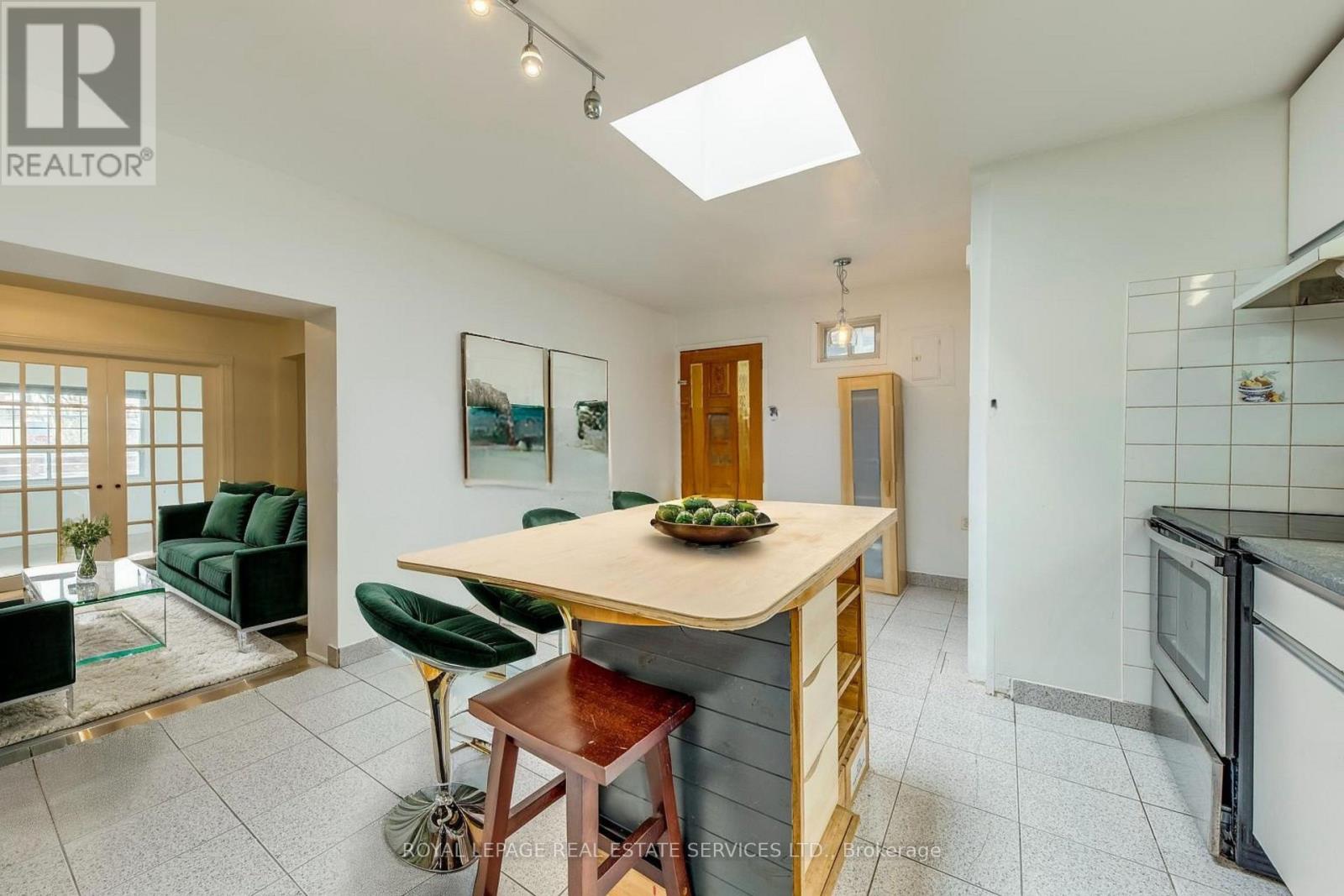 1516 Davenport Road, Toronto, Ontario  M6H 2H8 - Photo 11 - W12503360