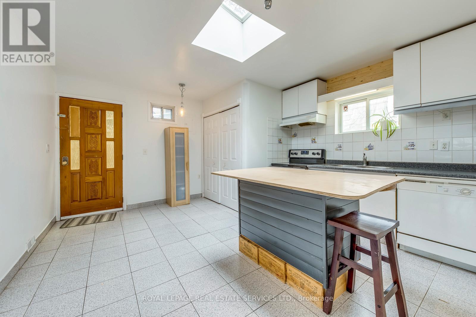 1516 Davenport Road, Toronto, Ontario  M6H 2H8 - Photo 12 - W12503360