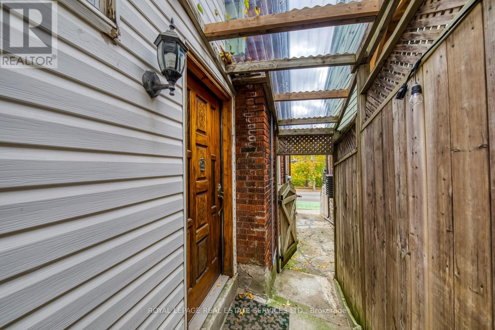 1516 Davenport Road, Toronto, Ontario  M6H 2H8 - Photo 17 - W12503360