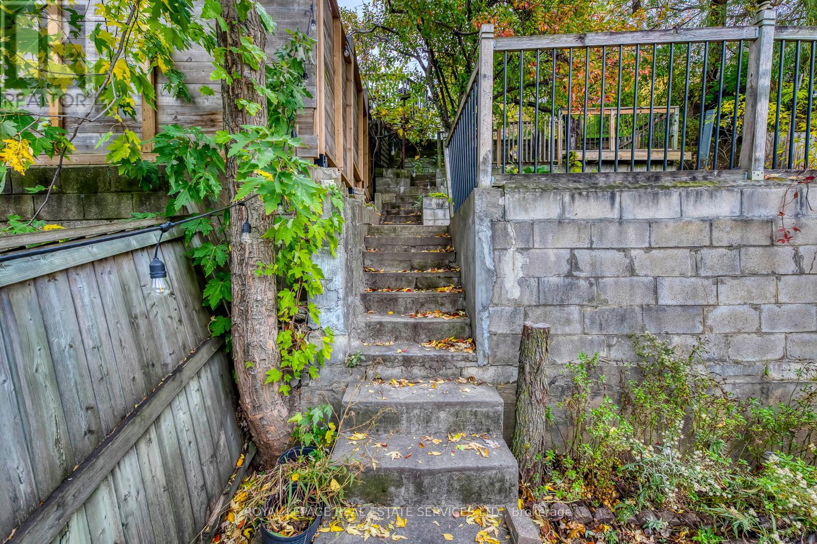 1516 Davenport Road, Toronto, Ontario  M6H 2H8 - Photo 18 - W12503360