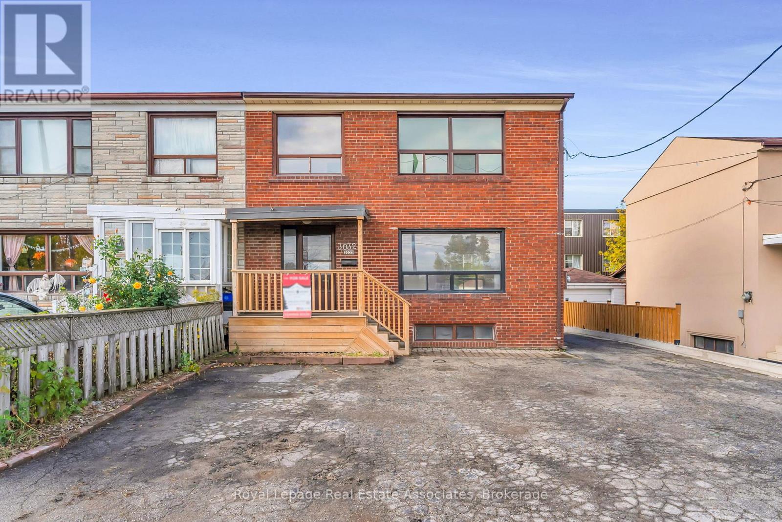 3032 Keele Street, Toronto, Ontario  M3M 2H4 - Photo 2 - W12503366