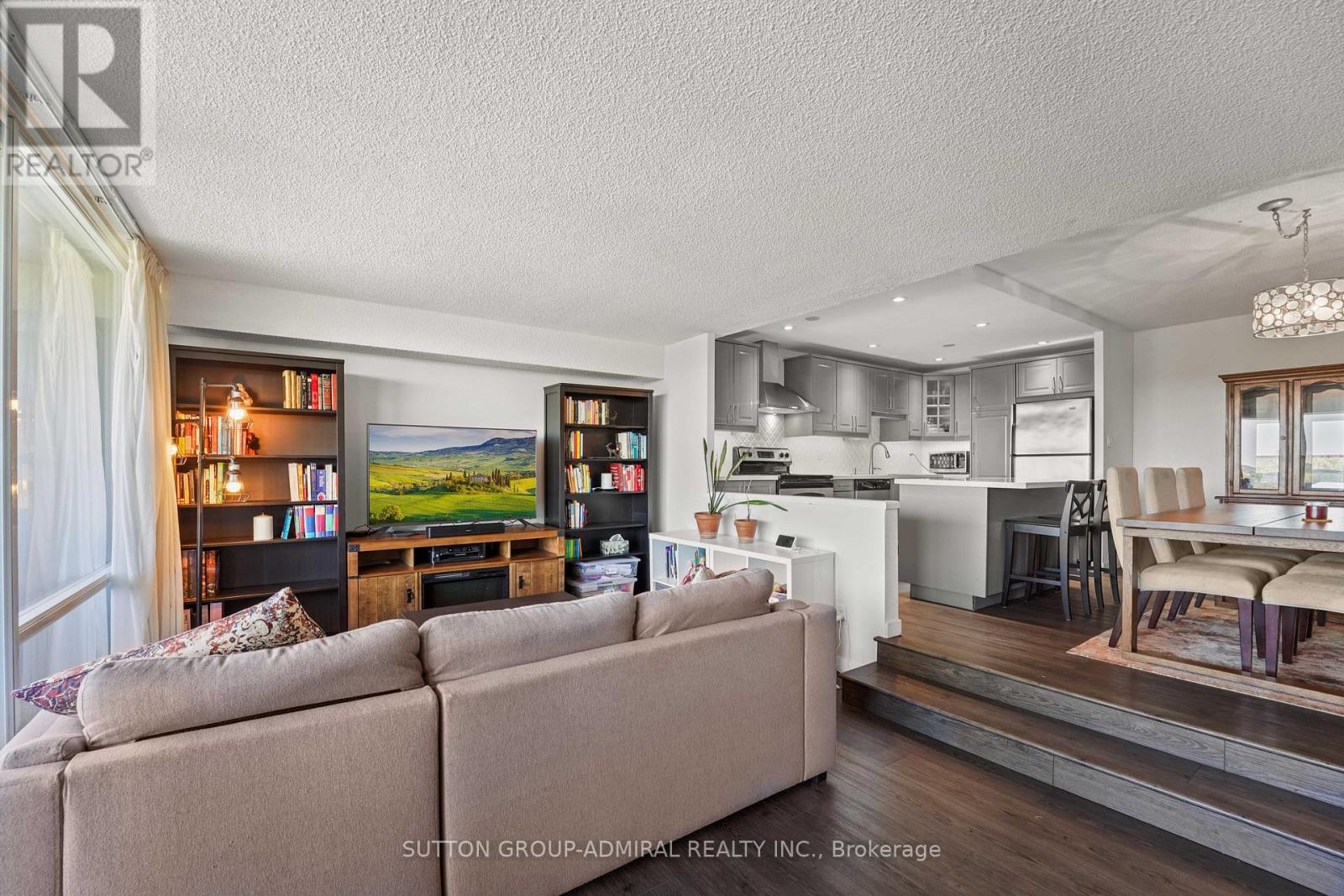 1001 - 270 Scarlett Road, Toronto (Rockcliffe-Smythe), Ontario  M6N 4X7 - Photo 15 - W12503374