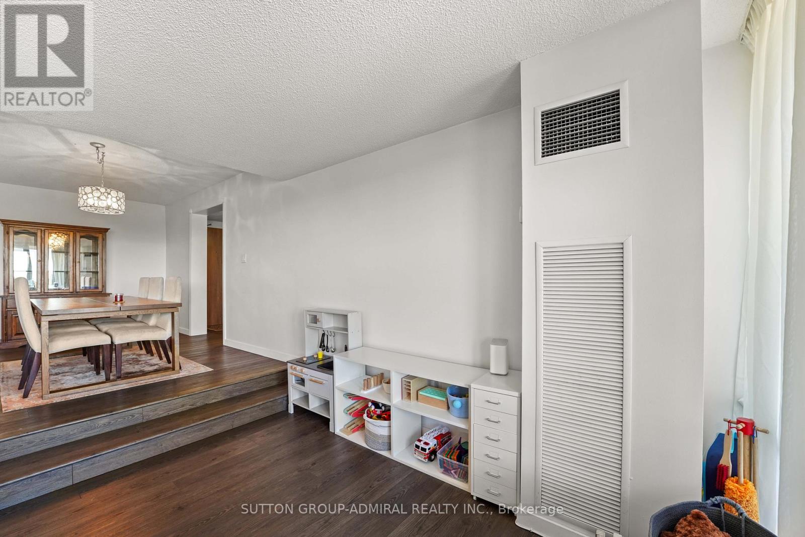 1001 - 270 Scarlett Road, Toronto (Rockcliffe-Smythe), Ontario  M6N 4X7 - Photo 17 - W12503374