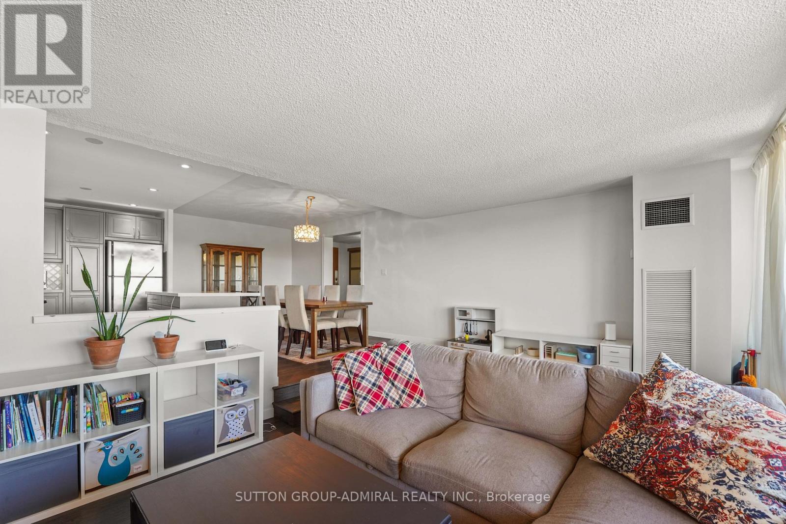 1001 - 270 Scarlett Road, Toronto (Rockcliffe-Smythe), Ontario  M6N 4X7 - Photo 22 - W12503374