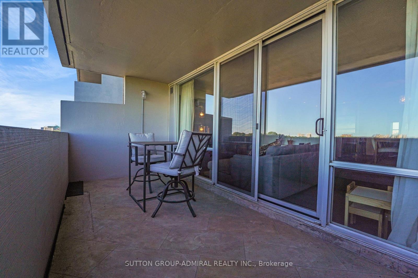 1001 - 270 Scarlett Road, Toronto (Rockcliffe-Smythe), Ontario  M6N 4X7 - Photo 32 - W12503374