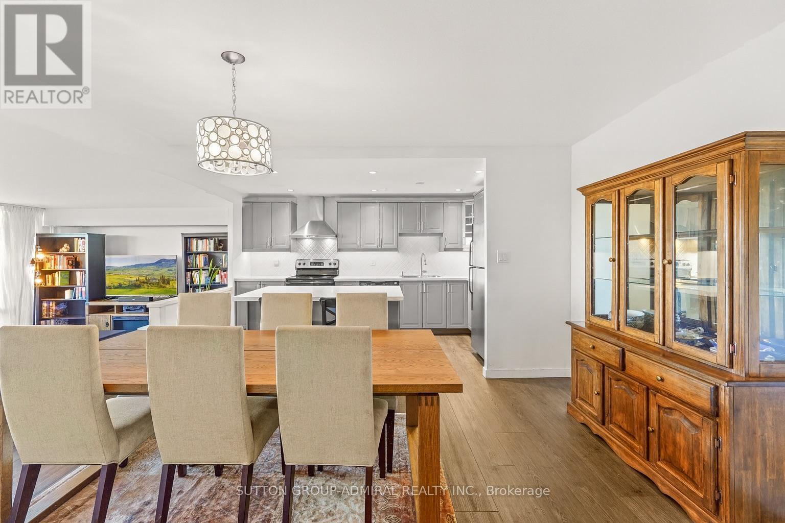 1001 - 270 Scarlett Road, Toronto (Rockcliffe-Smythe), Ontario  M6N 4X7 - Photo 5 - W12503374