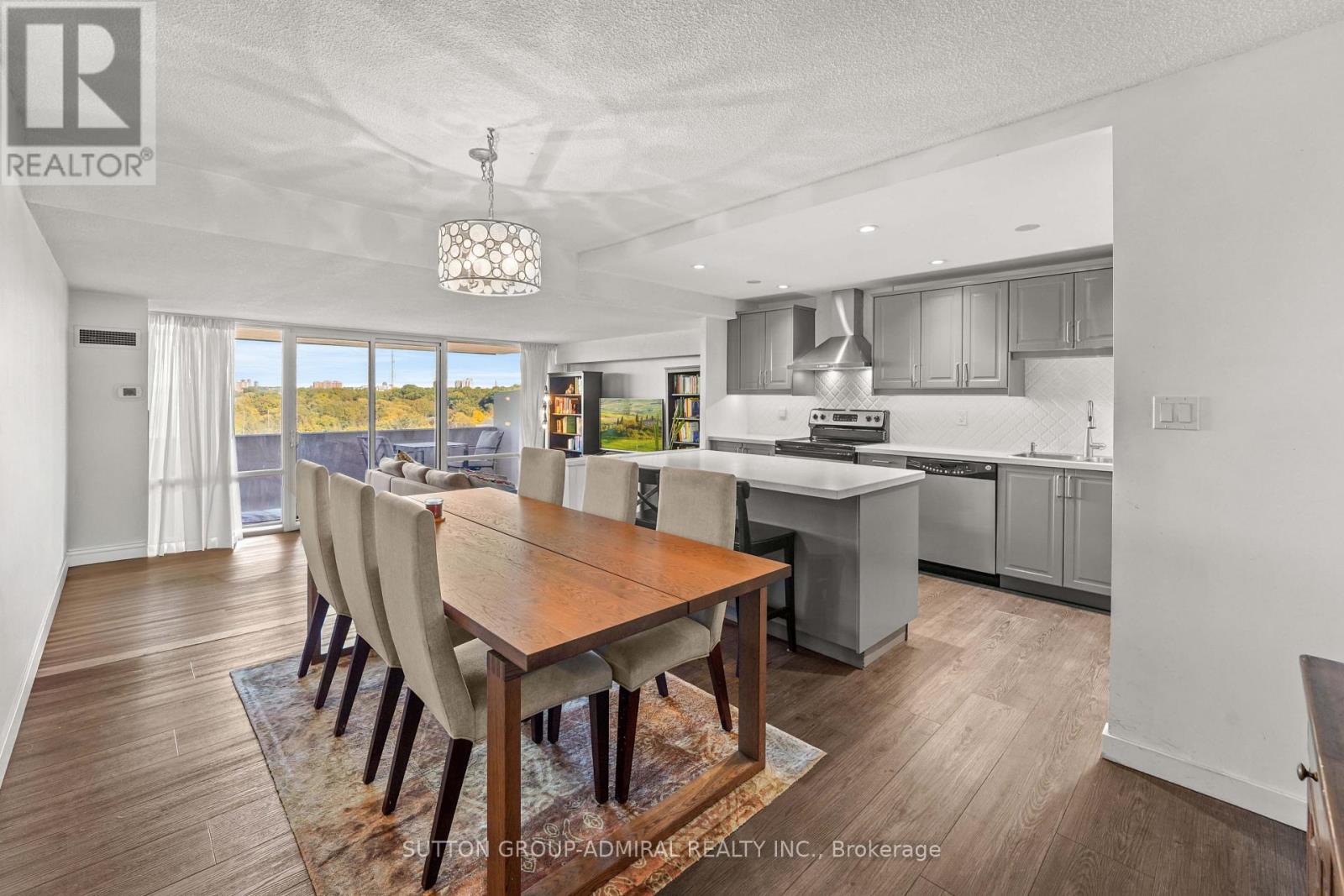 1001 - 270 Scarlett Road, Toronto (Rockcliffe-Smythe), Ontario  M6N 4X7 - Photo 6 - W12503374