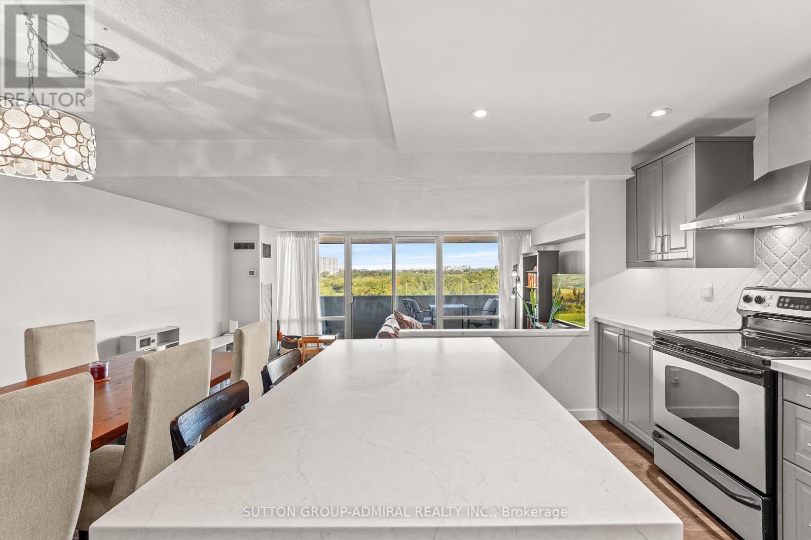 1001 - 270 Scarlett Road, Toronto (Rockcliffe-Smythe), Ontario  M6N 4X7 - Photo 8 - W12503374