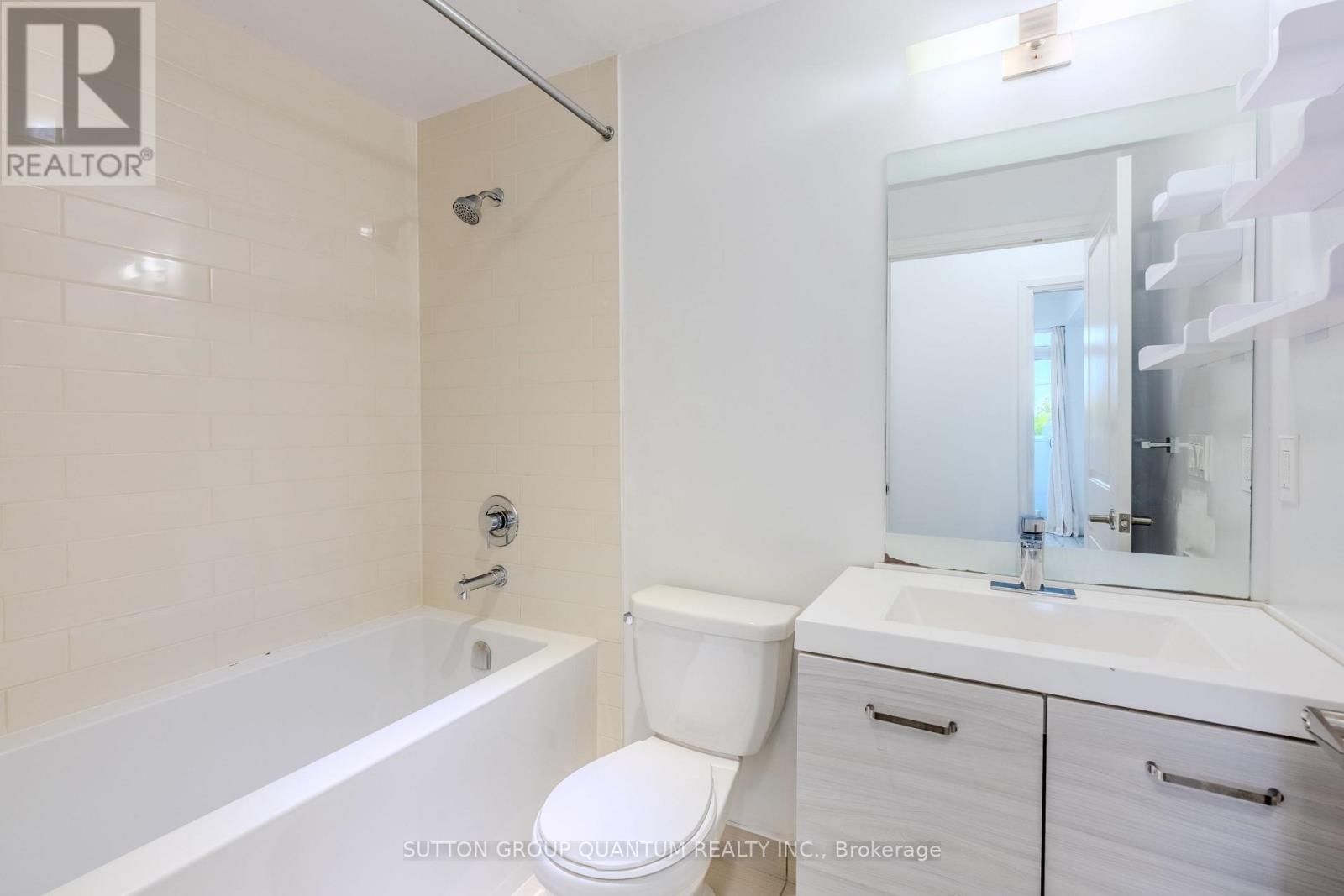 202 - 65 Speers Road, Oakville, Ontario  L6K 3V5 - Photo 10 - W12503436