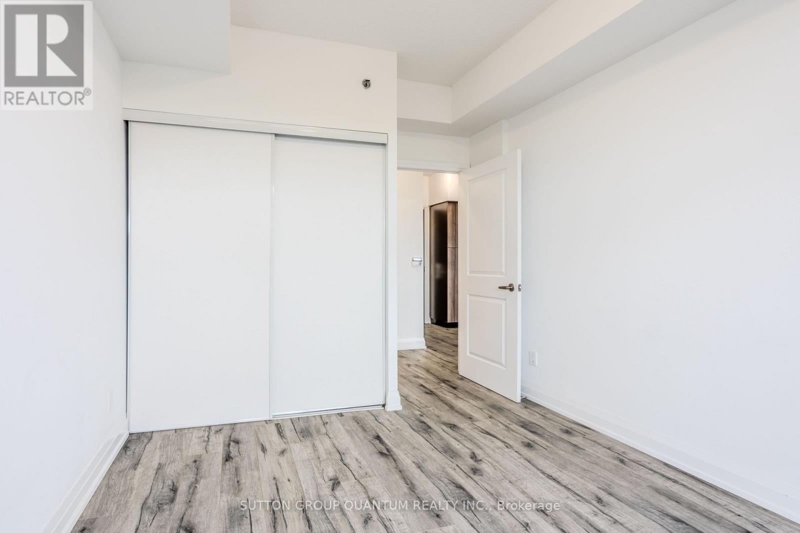 202 - 65 Speers Road, Oakville, Ontario  L6K 3V5 - Photo 11 - W12503436