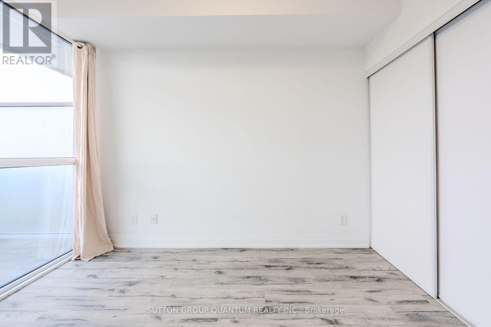 202 - 65 Speers Road, Oakville, Ontario  L6K 3V5 - Photo 12 - W12503436