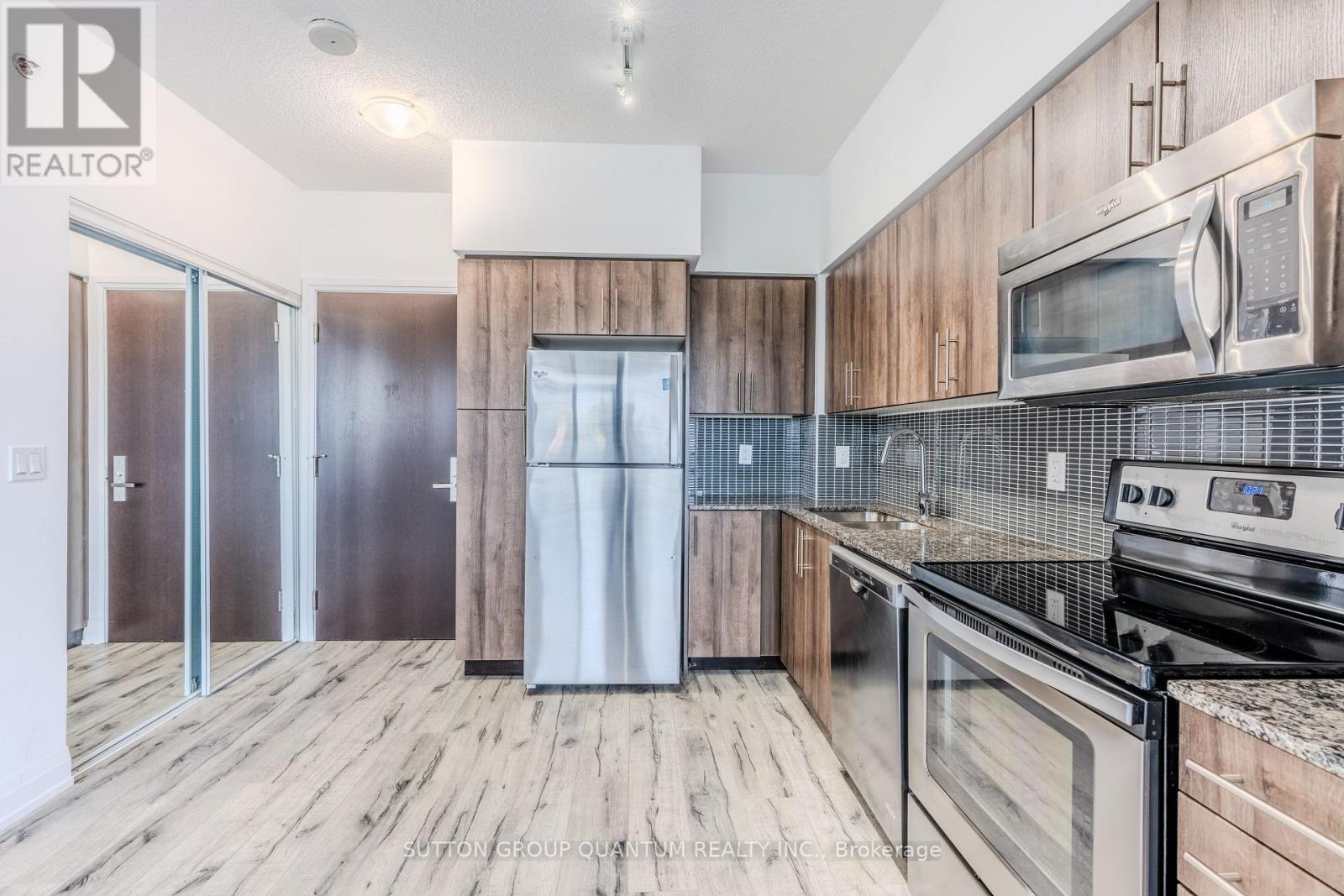 202 - 65 Speers Road, Oakville, Ontario  L6K 3V5 - Photo 7 - W12503436