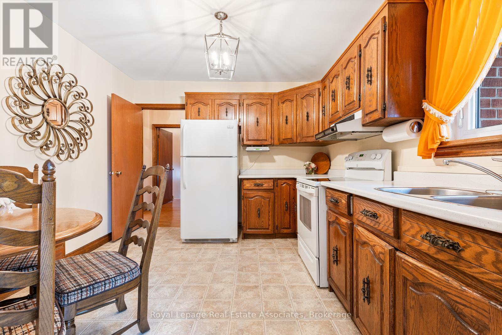 67 Breadner Drive, Toronto, Ontario  M9R 3M5 - Photo 10 - W12503462