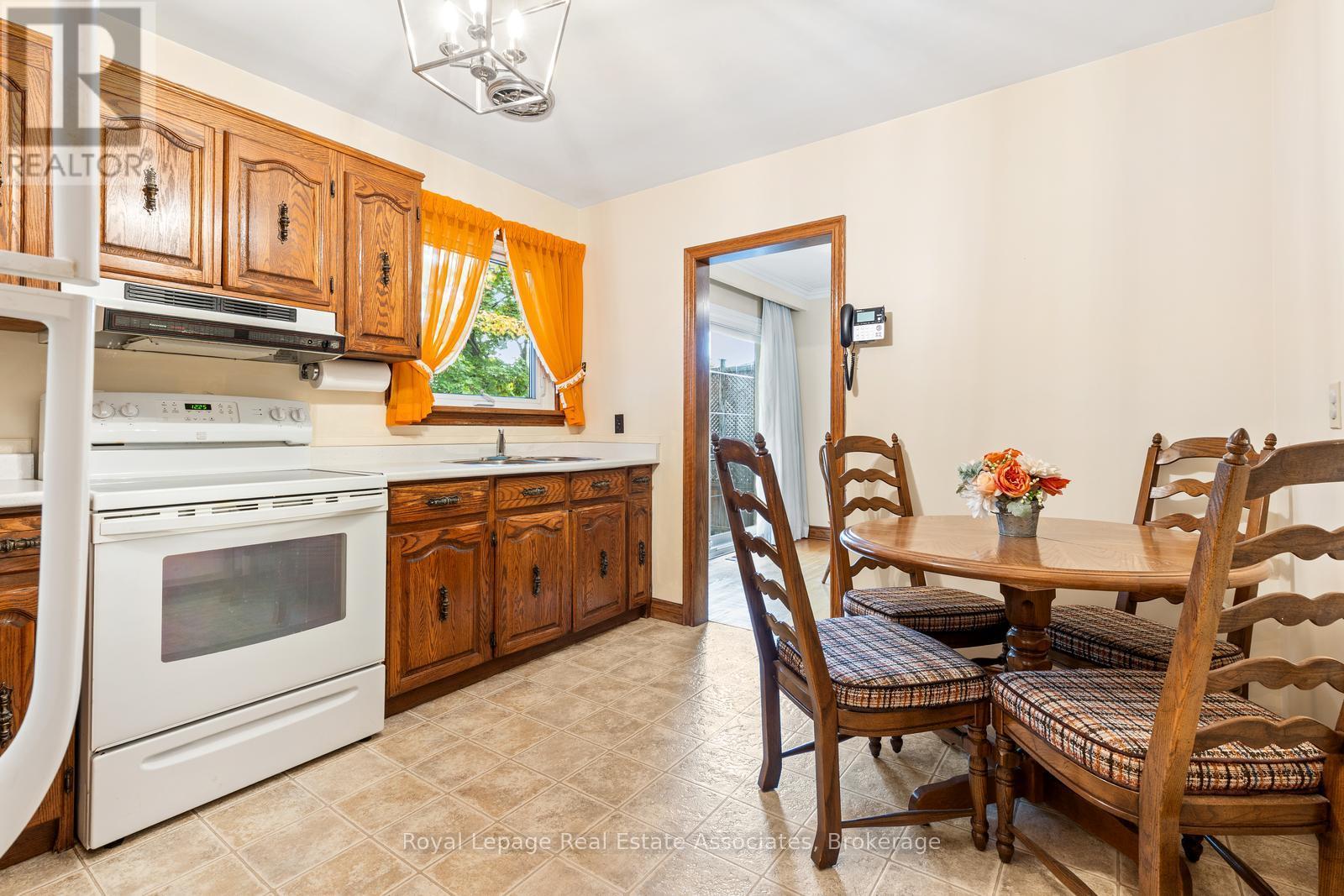 67 Breadner Drive, Toronto, Ontario  M9R 3M5 - Photo 13 - W12503462