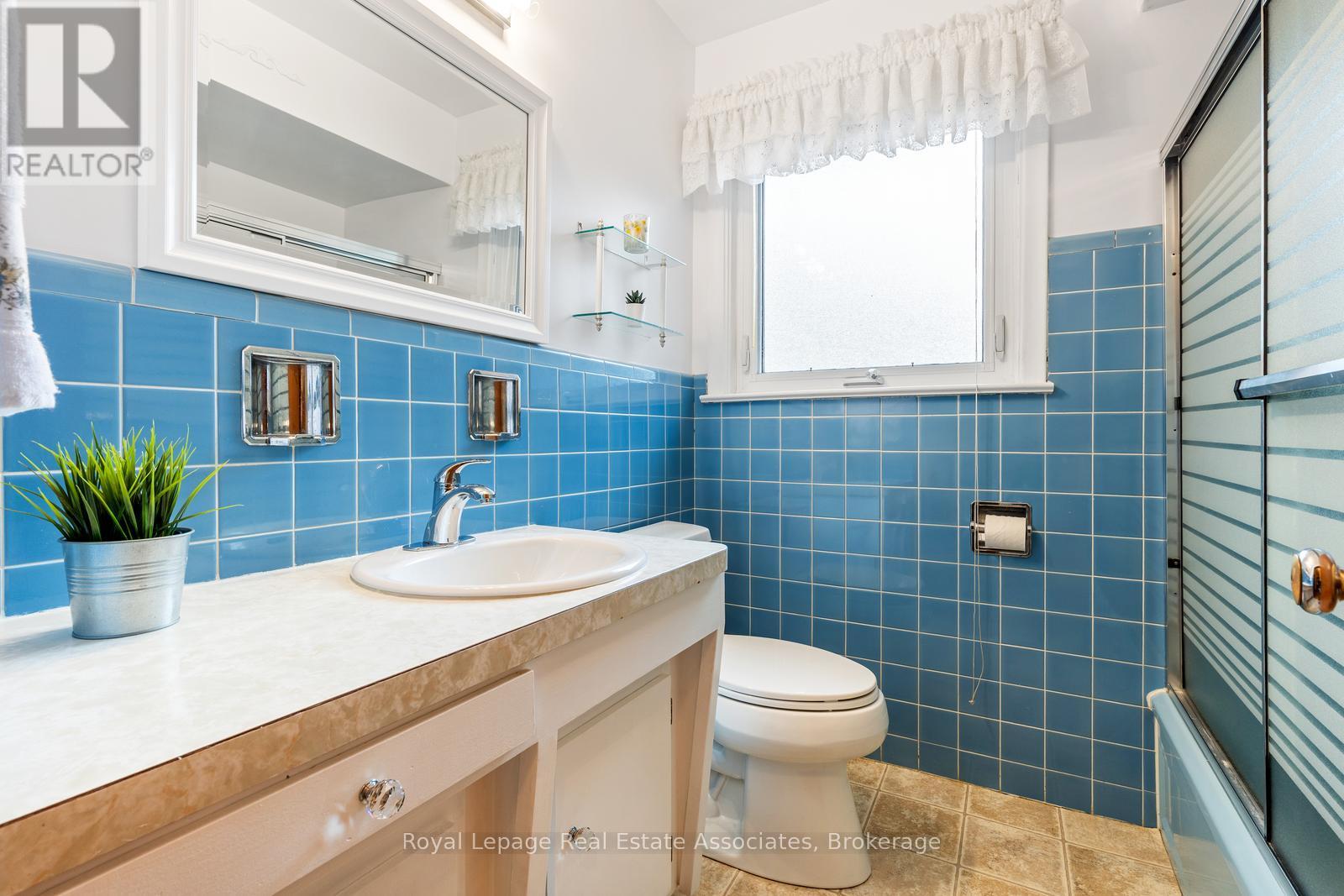 67 Breadner Drive, Toronto, Ontario  M9R 3M5 - Photo 16 - W12503462