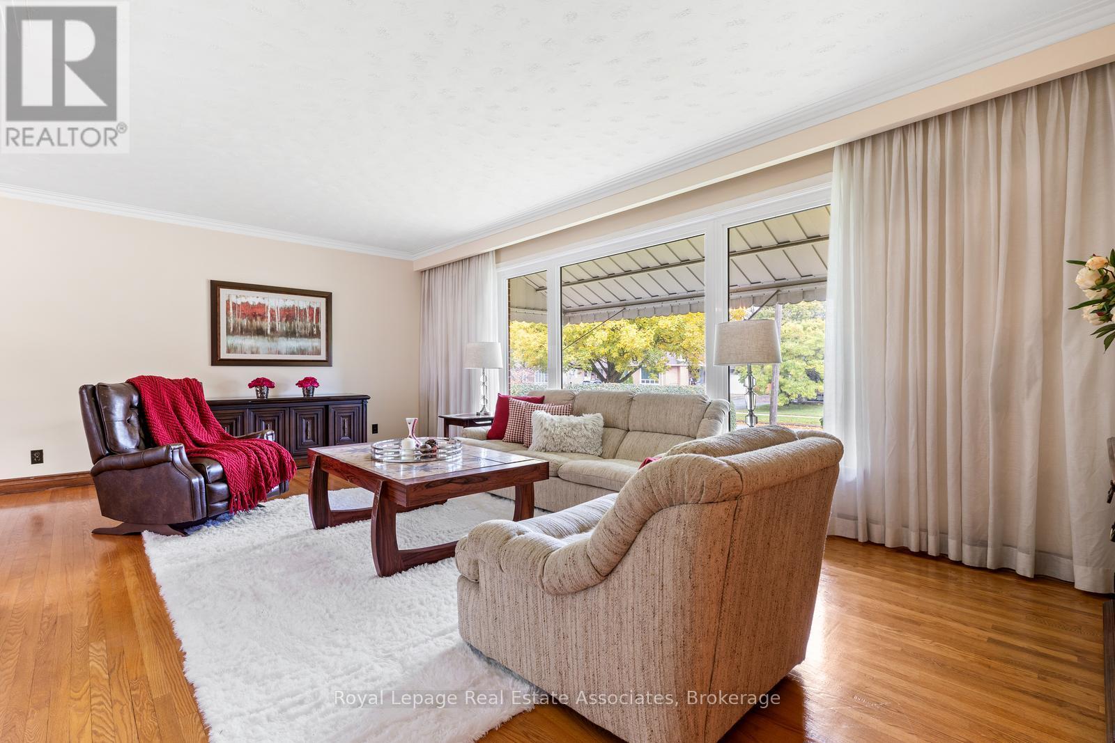 67 Breadner Drive, Toronto, Ontario  M9R 3M5 - Photo 4 - W12503462