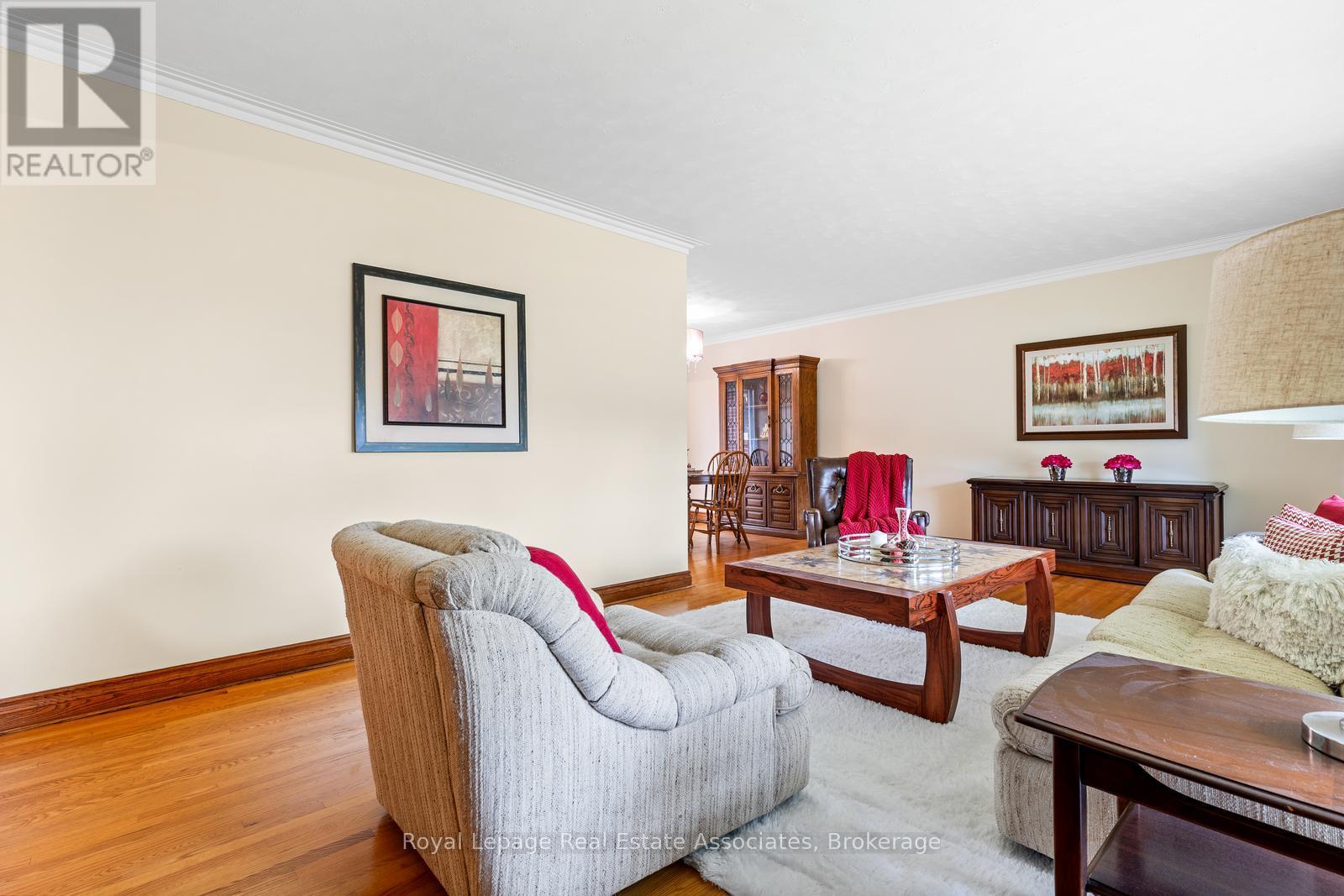 67 Breadner Drive, Toronto, Ontario  M9R 3M5 - Photo 6 - W12503462