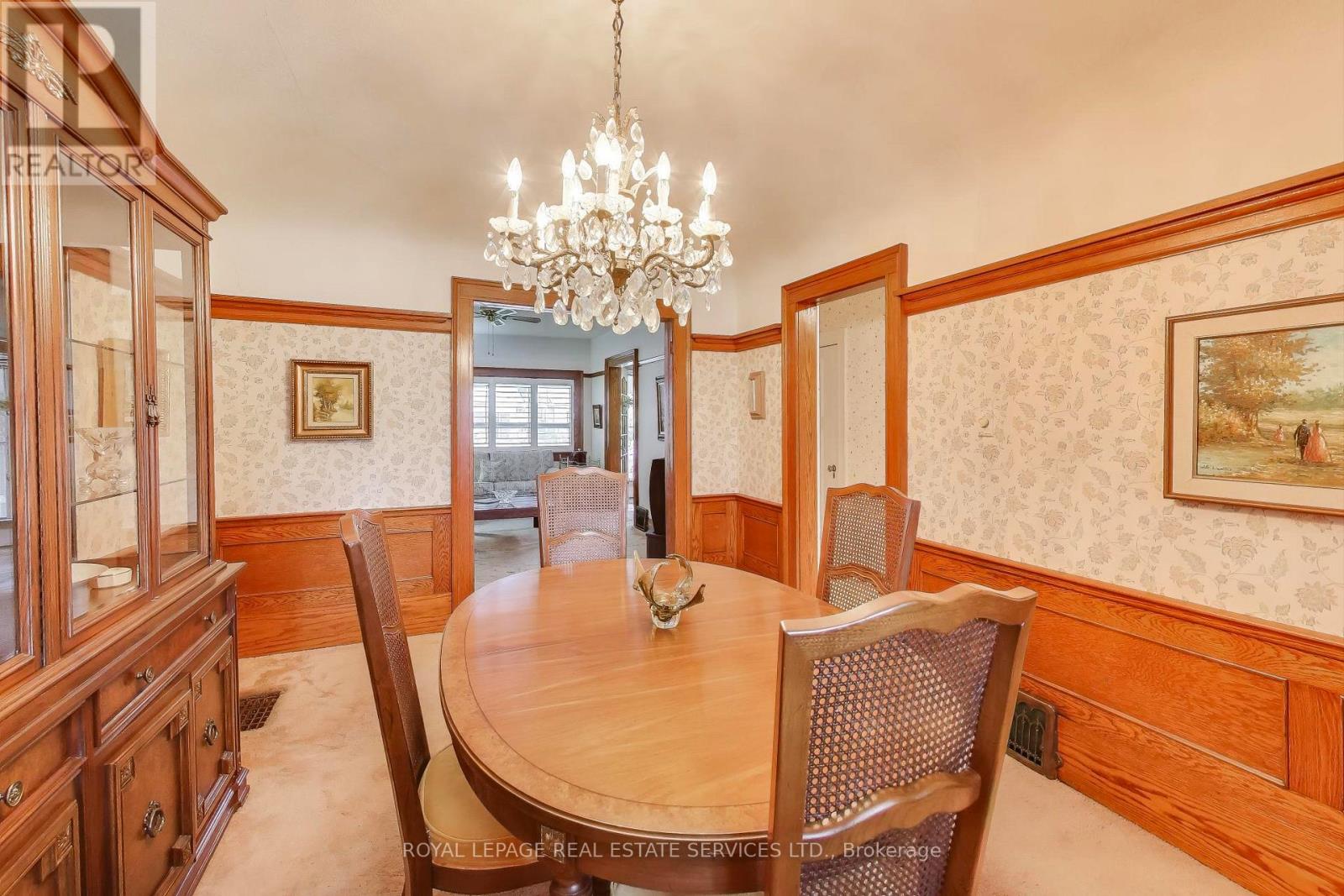 321 Willard Avenue, Toronto, Ontario  M6S 3R1 - Photo 12 - W12503464