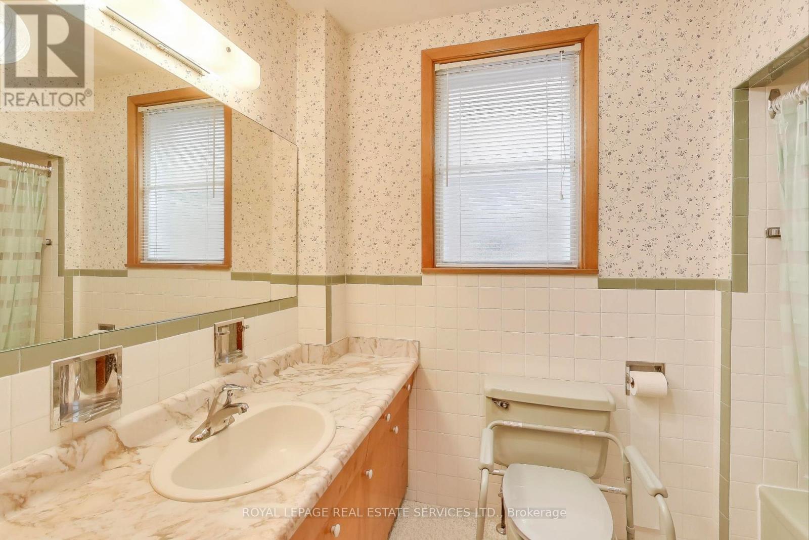 321 Willard Avenue, Toronto, Ontario  M6S 3R1 - Photo 27 - W12503464