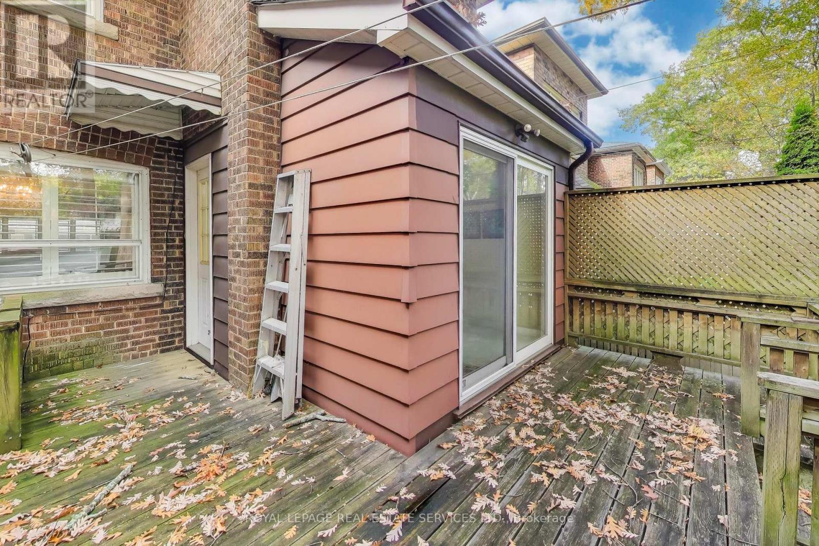 321 Willard Avenue, Toronto, Ontario  M6S 3R1 - Photo 36 - W12503464