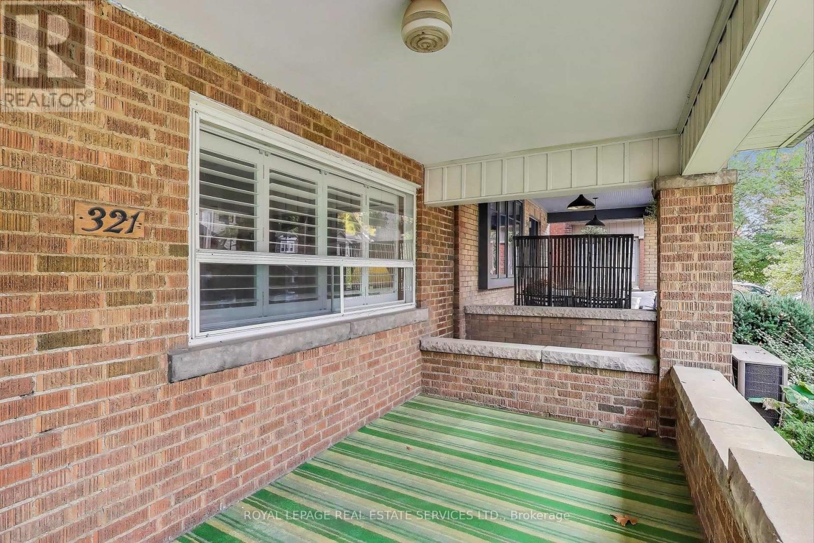 321 Willard Avenue, Toronto, Ontario  M6S 3R1 - Photo 4 - W12503464