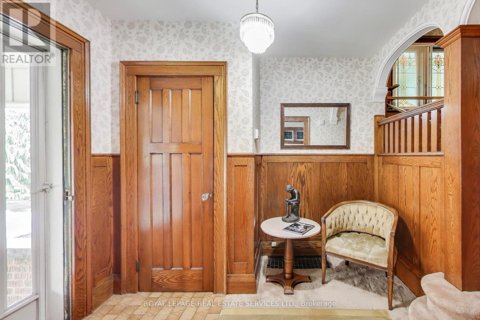 321 Willard Avenue, Toronto, Ontario  M6S 3R1 - Photo 7 - W12503464