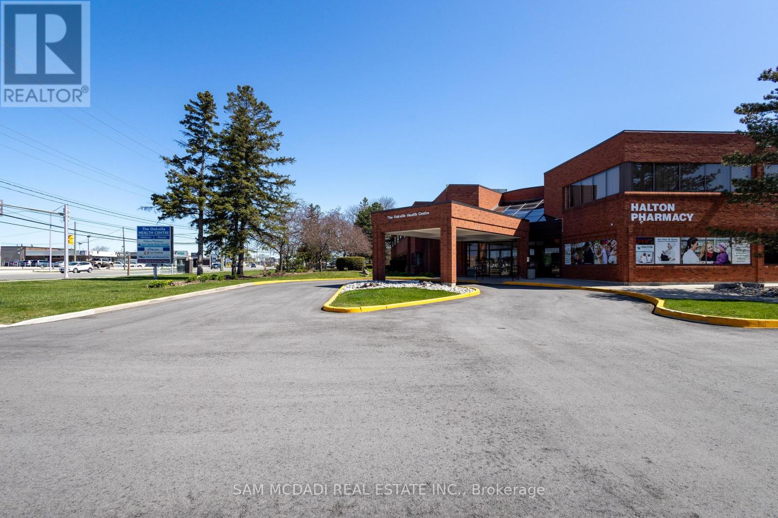 120 - 1060 Speers Road, Oakville, Ontario  L6L 2X4 - Photo 2 - W12503482