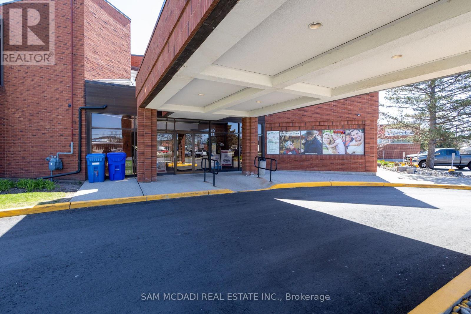 120 - 1060 Speers Road, Oakville, Ontario  L6L 2X4 - Photo 3 - W12503482